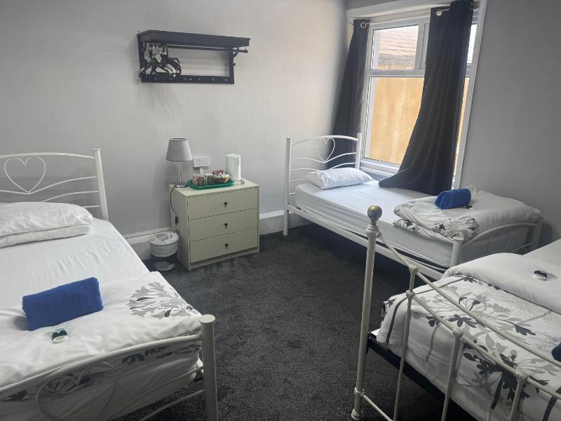 Standard Quadruple Room image 3