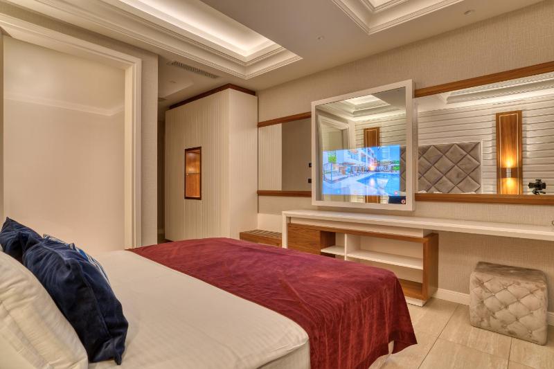 Superior Queen Room image 4