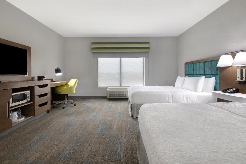 Room with Two Queen Beds - Non-Smoking image 4