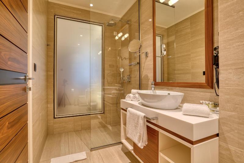 Two-Bedroom Apartment with Sea View image 4