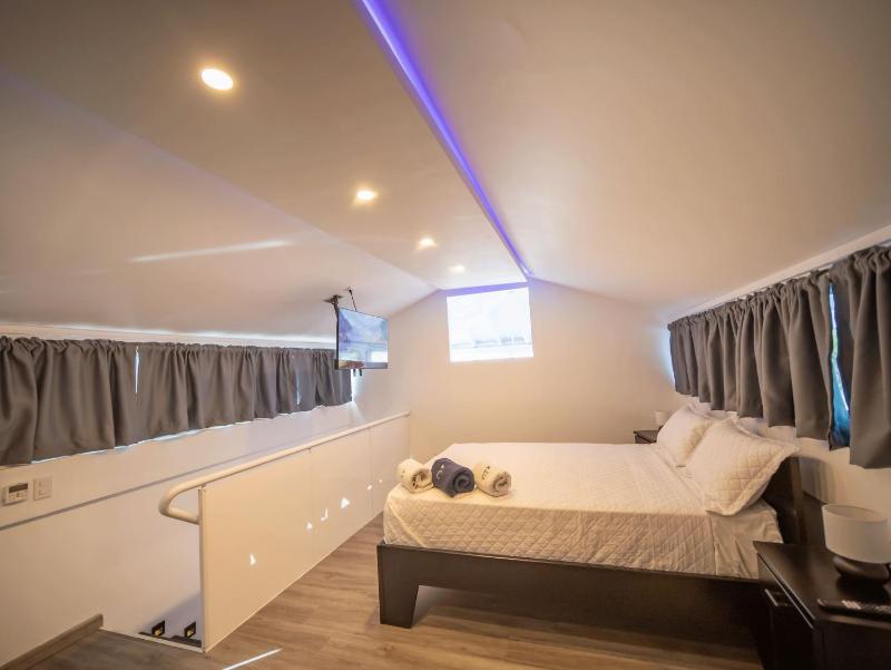 3BR Luxury Penthouse 300m From Beach - image 24