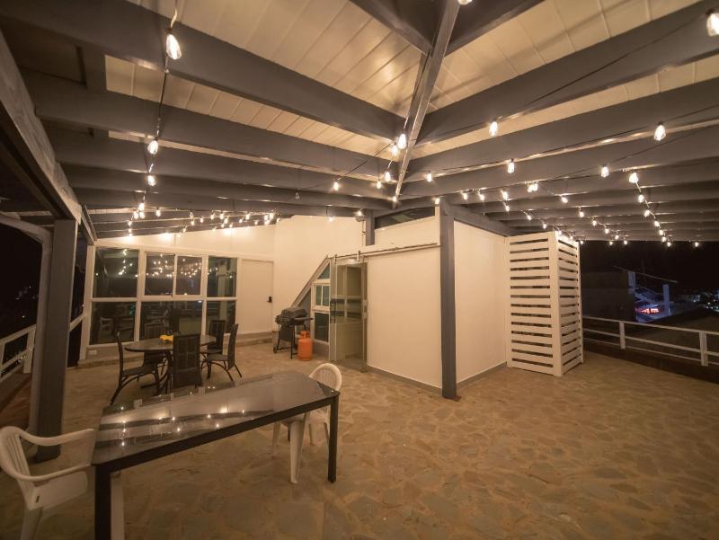 3BR Luxury Penthouse 300m From Beach - image 16
