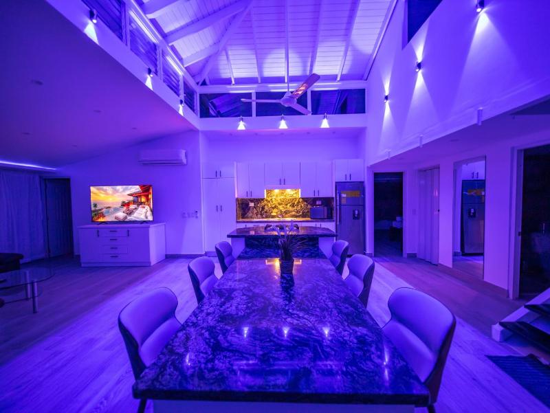 3BR Luxury Penthouse 300m From Beach - image 20
