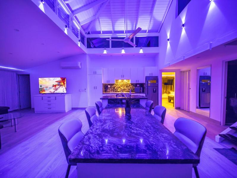 3BR Luxury Penthouse 300m From Beach - image 8
