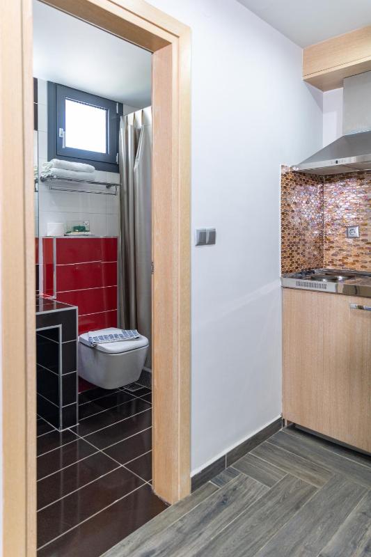 Suite with Garden View - Free Car Parking Spot image 4