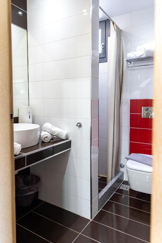 Deluxe Studio with Partial Sea View - Free Car Parking Spot image 3