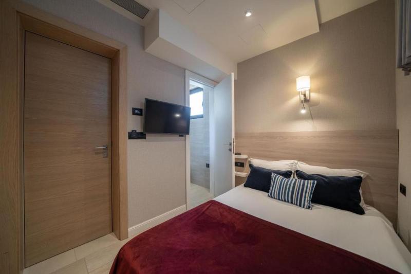 Two-Bedroom Apartment with Sea View image 3