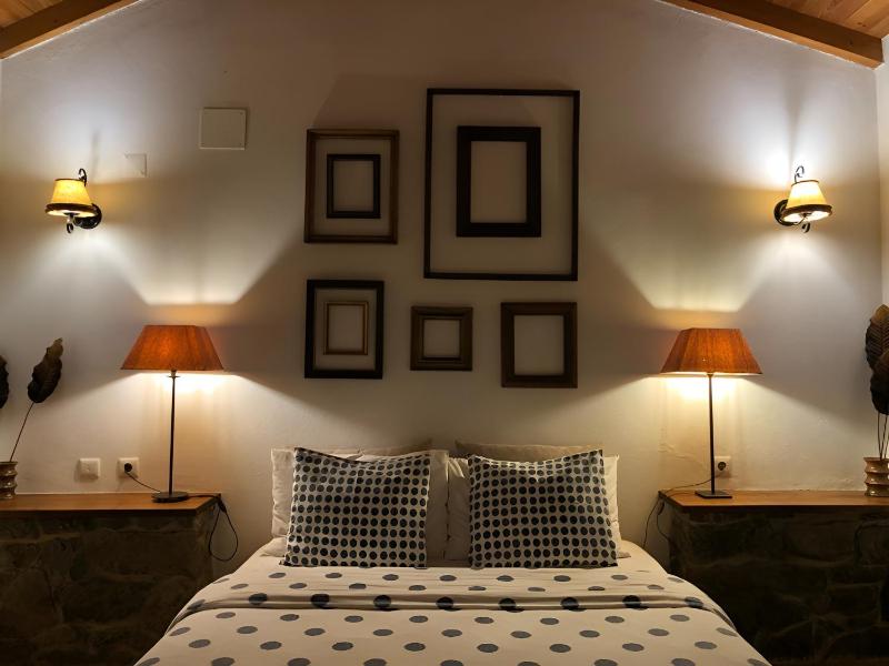 Standard Double Room image 3