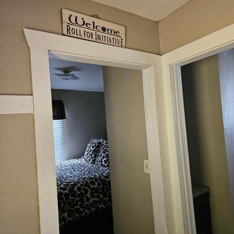 Classic One-Bedroom Apartment with King Bed image 1
