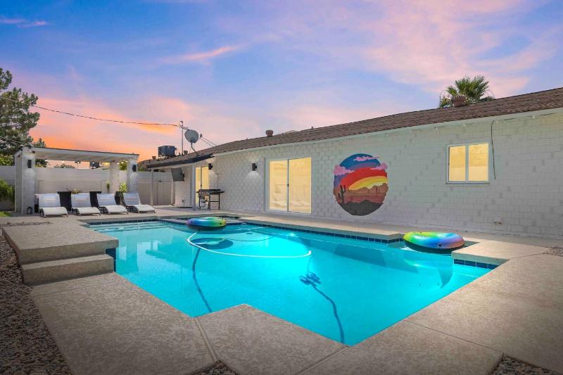 Serene Oasis Escape w/Pool+Spa Heart of Scottsdale - image 21