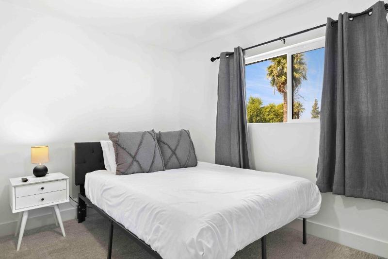 Serene Oasis Escape w/Pool+Spa Heart of Scottsdale - image 30