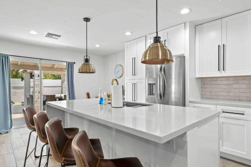 Serene Oasis Escape w/Pool+Spa Heart of Scottsdale - image 13