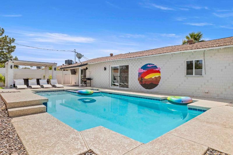 Serene Oasis Escape w/Pool+Spa Heart of Scottsdale - image 32