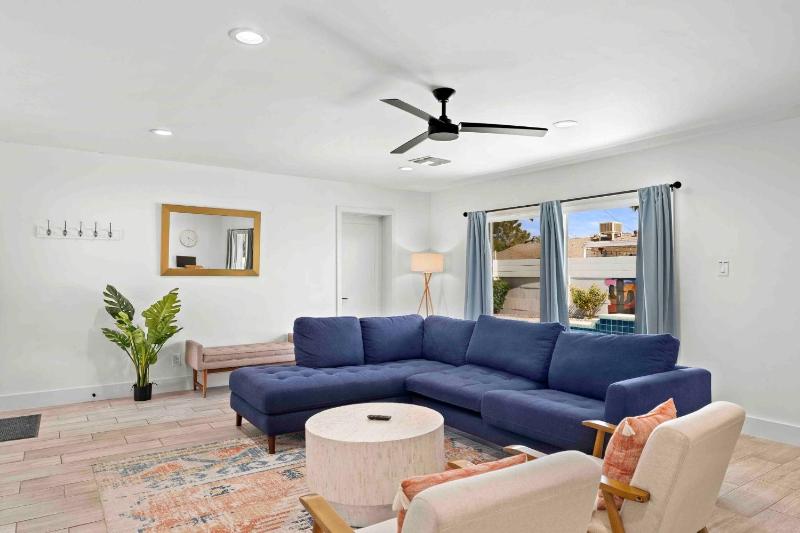 Serene Oasis Escape w/Pool+Spa Heart of Scottsdale - image 10