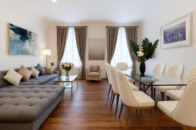  Luxury Two-Bedroom Apartment  image 3
