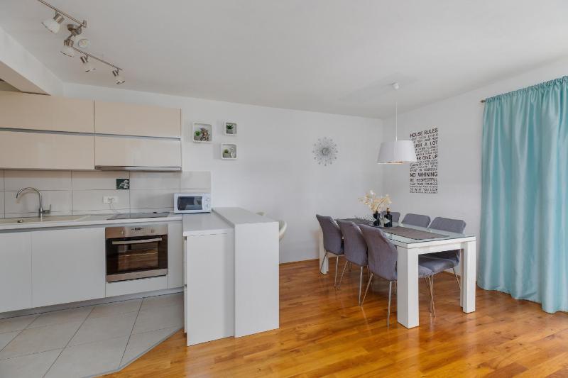 Apartments with parking space Makarska - 24301 - image 12