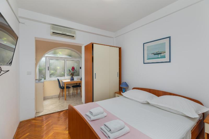 Apartments with parking space Makarska - 24562 - image 11