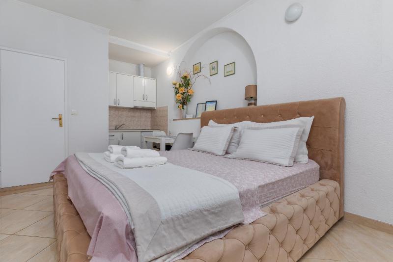Apartments with parking space Makarska - 24562 - image 17