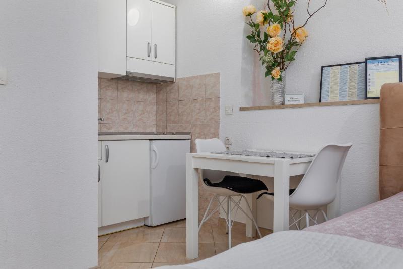 Apartments with parking space Makarska - 24562 - image 14