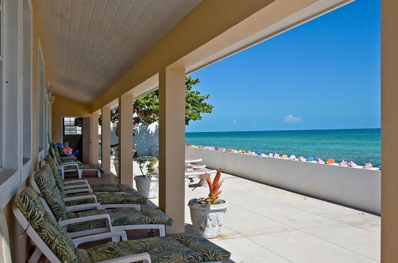 Oceanfront Home 35 steps into the SEA! Private Pool! Just bring Snorkel Gear! - image 7