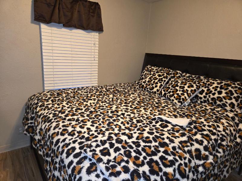 Classic One-Bedroom Apartment with King Bed image 2