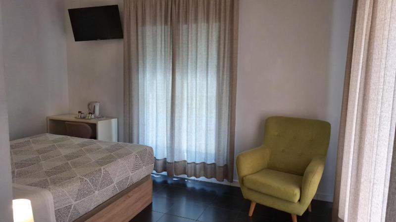 Double Room with Terrace image 2