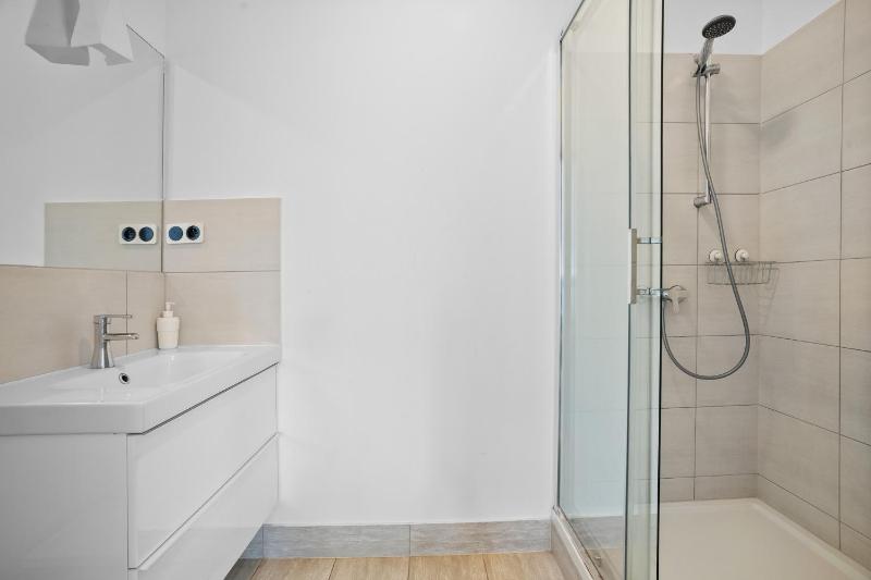 Triple Room with Shower image 3