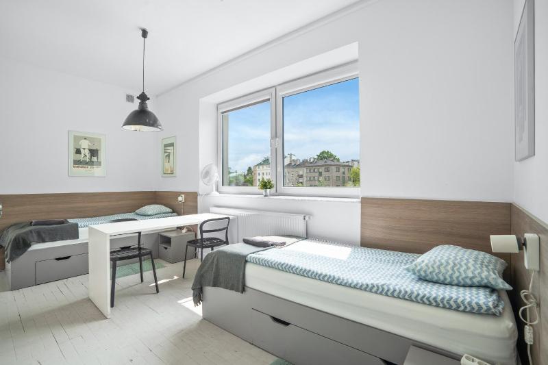 Twin Room with Balcony image 3