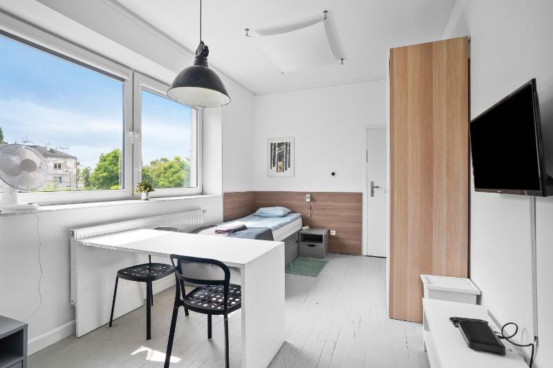 Twin Room with Balcony image 4