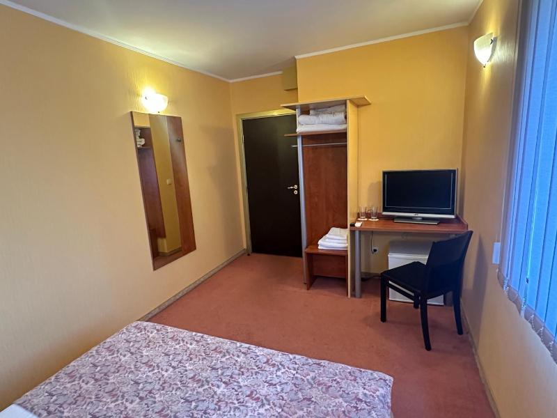 Two-Bedroom Apartment with View image 3