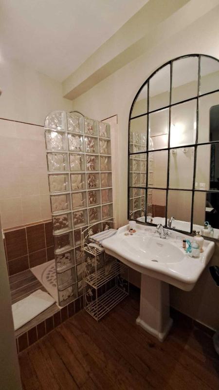 Deluxe Double Room with Shower image 4