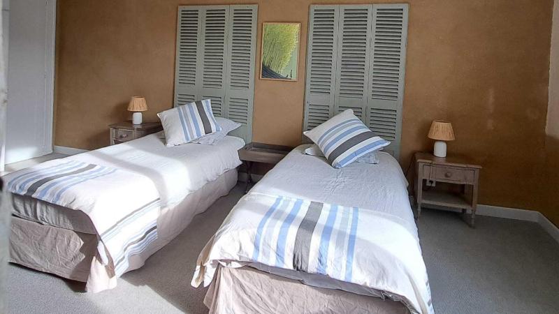 Twin Room with Shower image 1