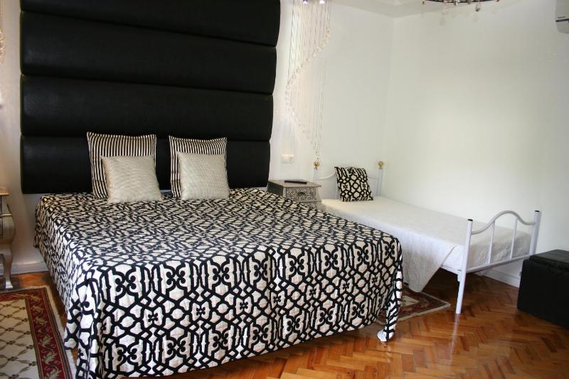 Deluxe Family Room image 2