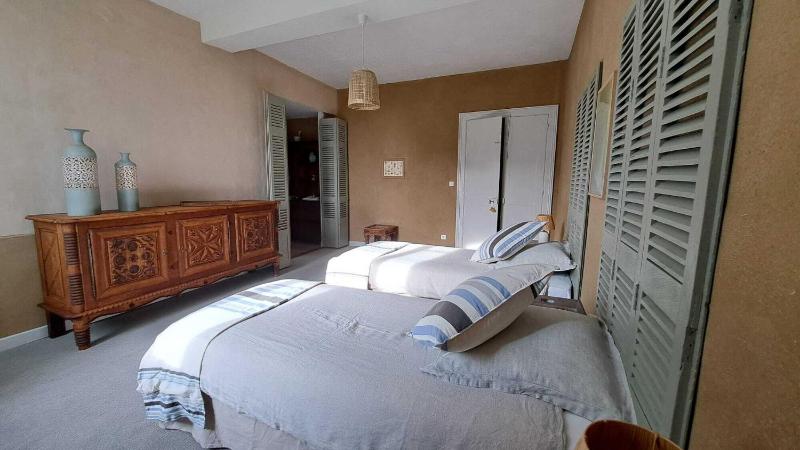 Twin Room with Shower image 3