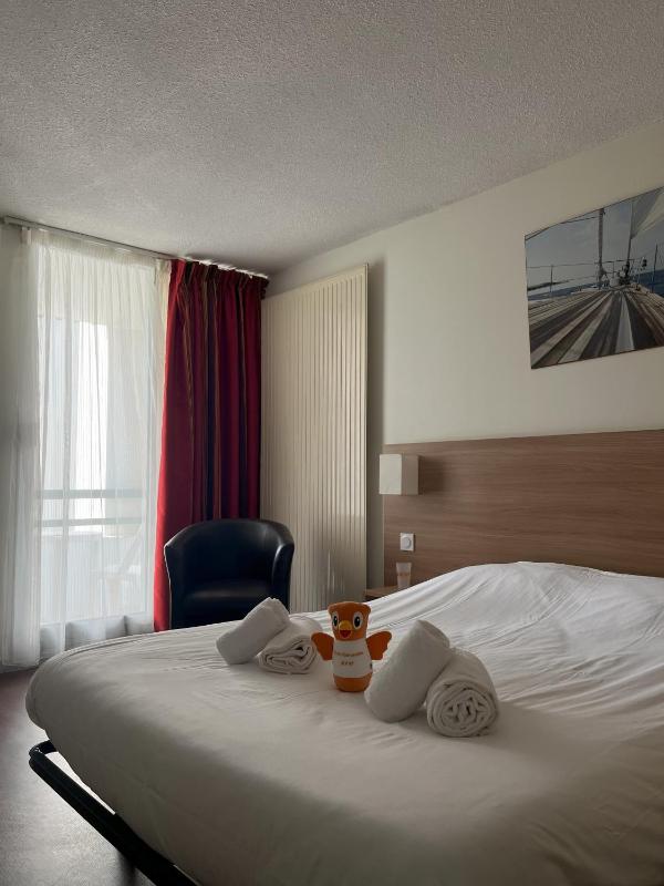 Double Room image 3