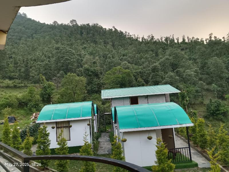 Oak Retreat Huts - image 8