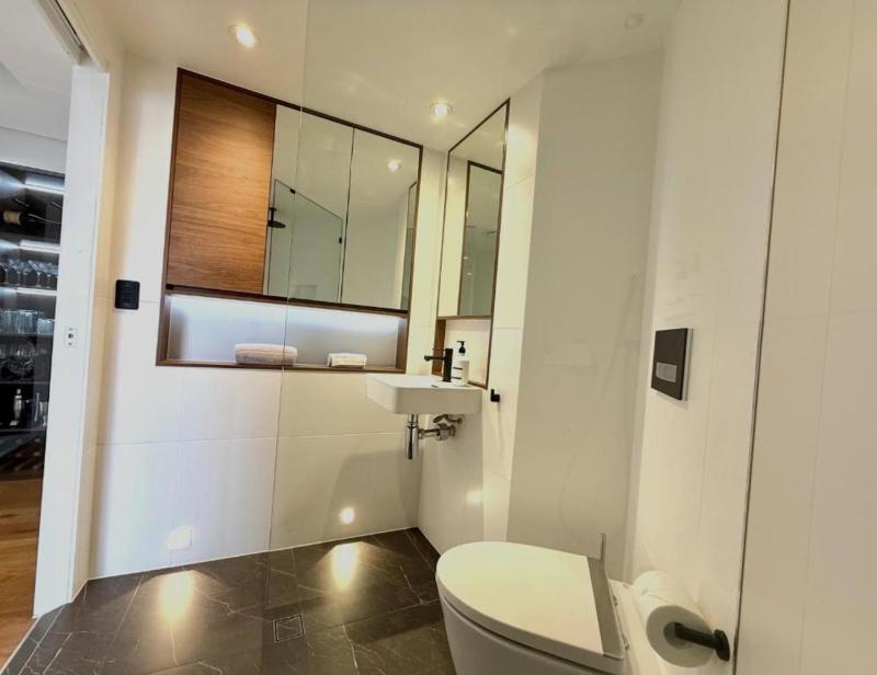 Brisbane City Luxury 2BR - Skyline Views - Free Parking - image 7