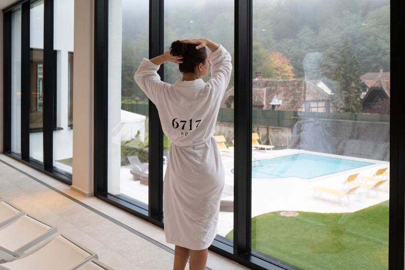 Suite with Terrace and Spa Access image 2