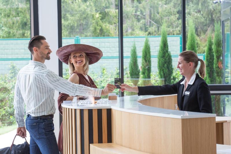 Suite with Terrace and Spa Access image 3