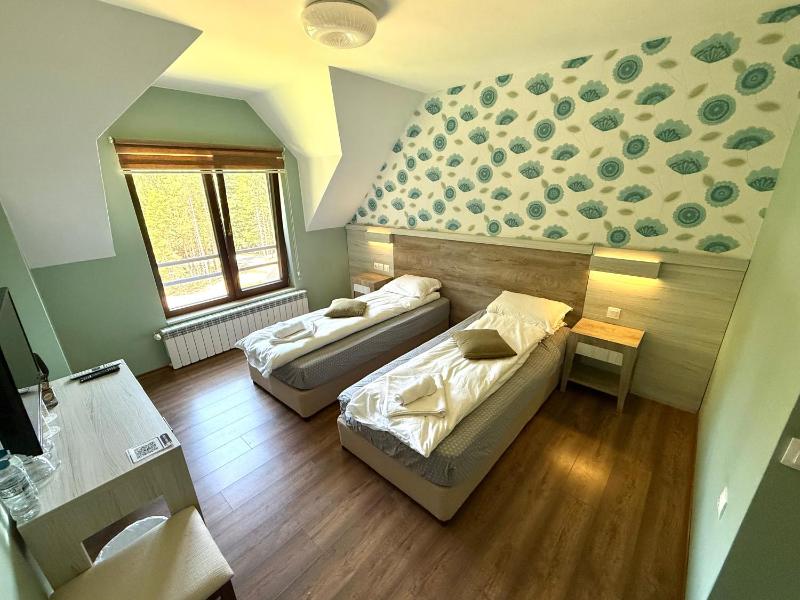Standard Double Room image 3