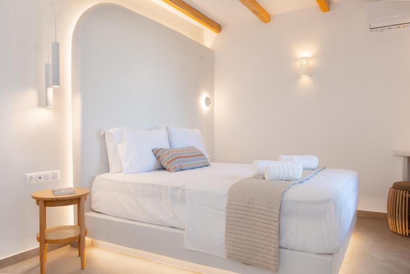 Deluxe King Suite image 1