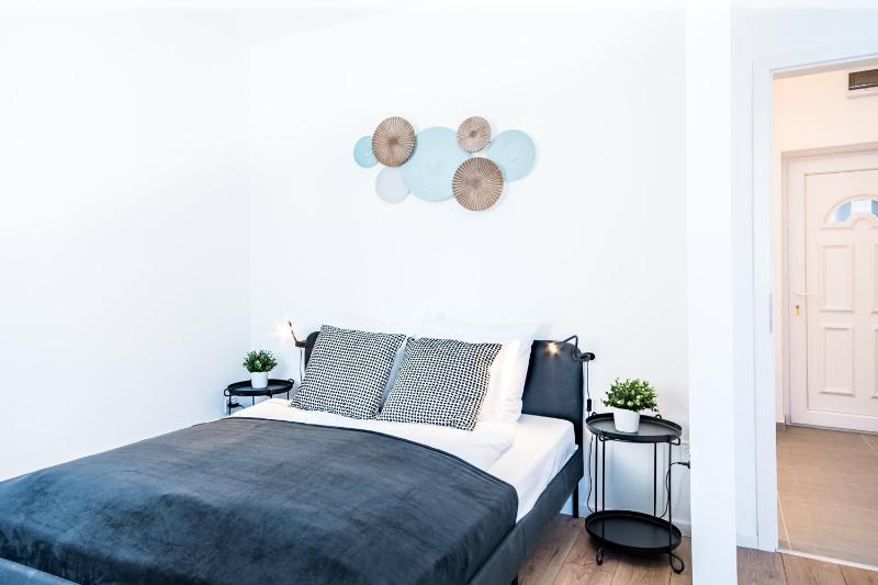 Central - Comfy- Easy Sleep - image 5