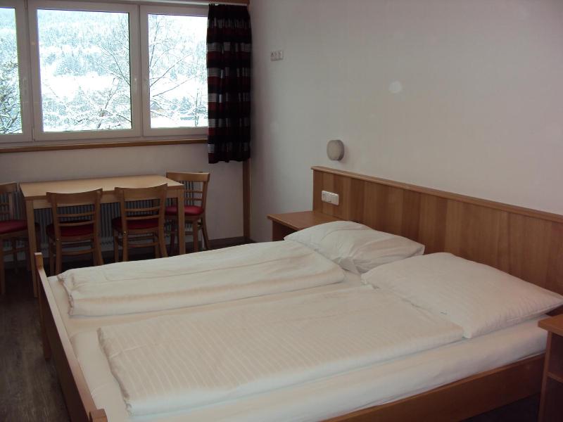 Twin Room image 2
