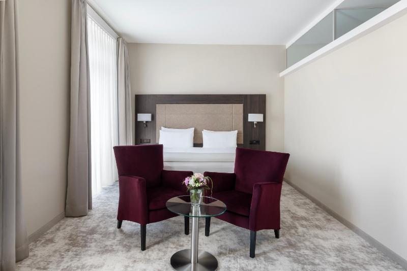 Double Room with Lake View image 3