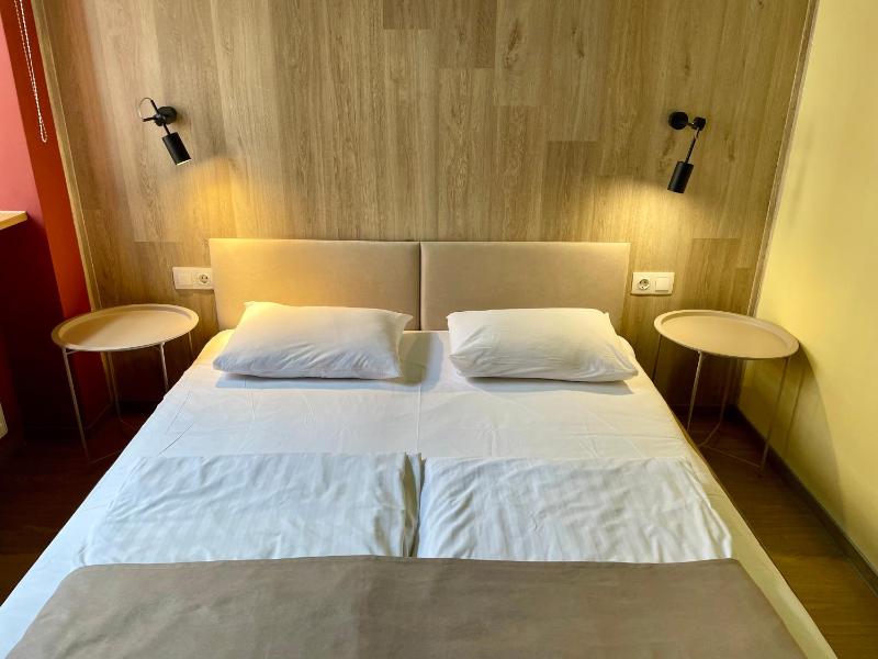 Double Room image 3