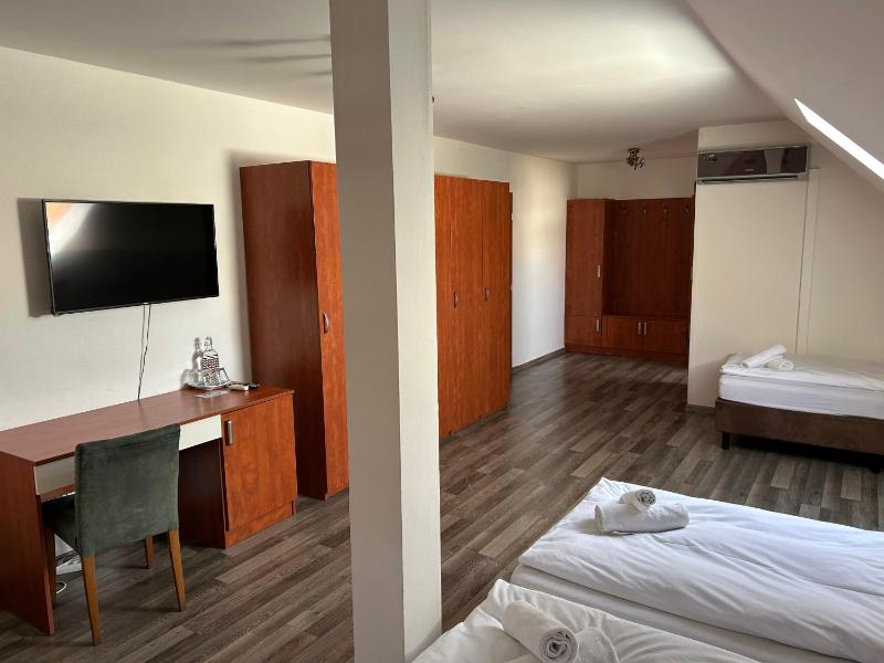 Quintuple Room image 3