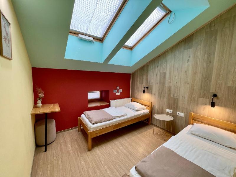 Twin Room image 1