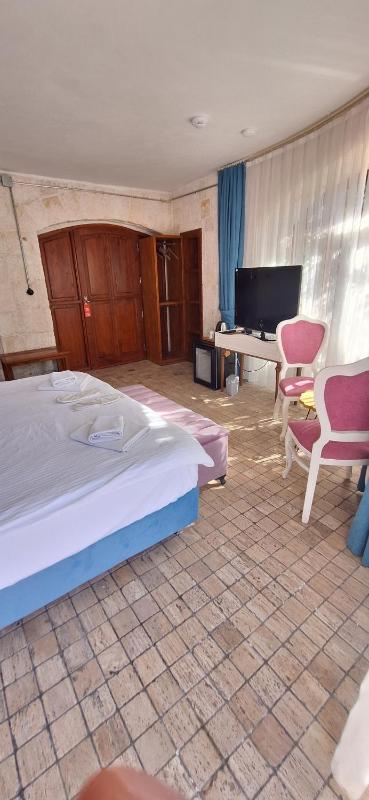 Double Room with Sea and Garden View image 4
