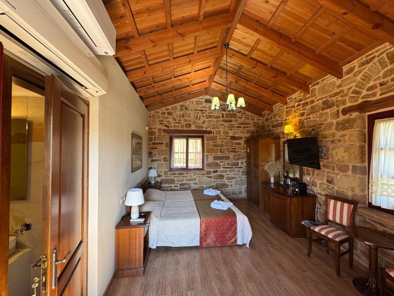 Twin Room image 2