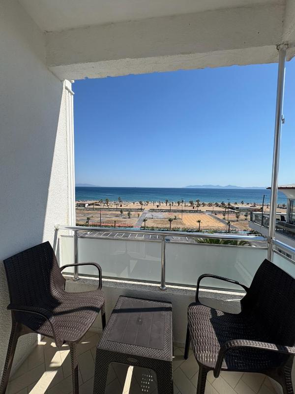 Standard Twin Room with Sea View image 4